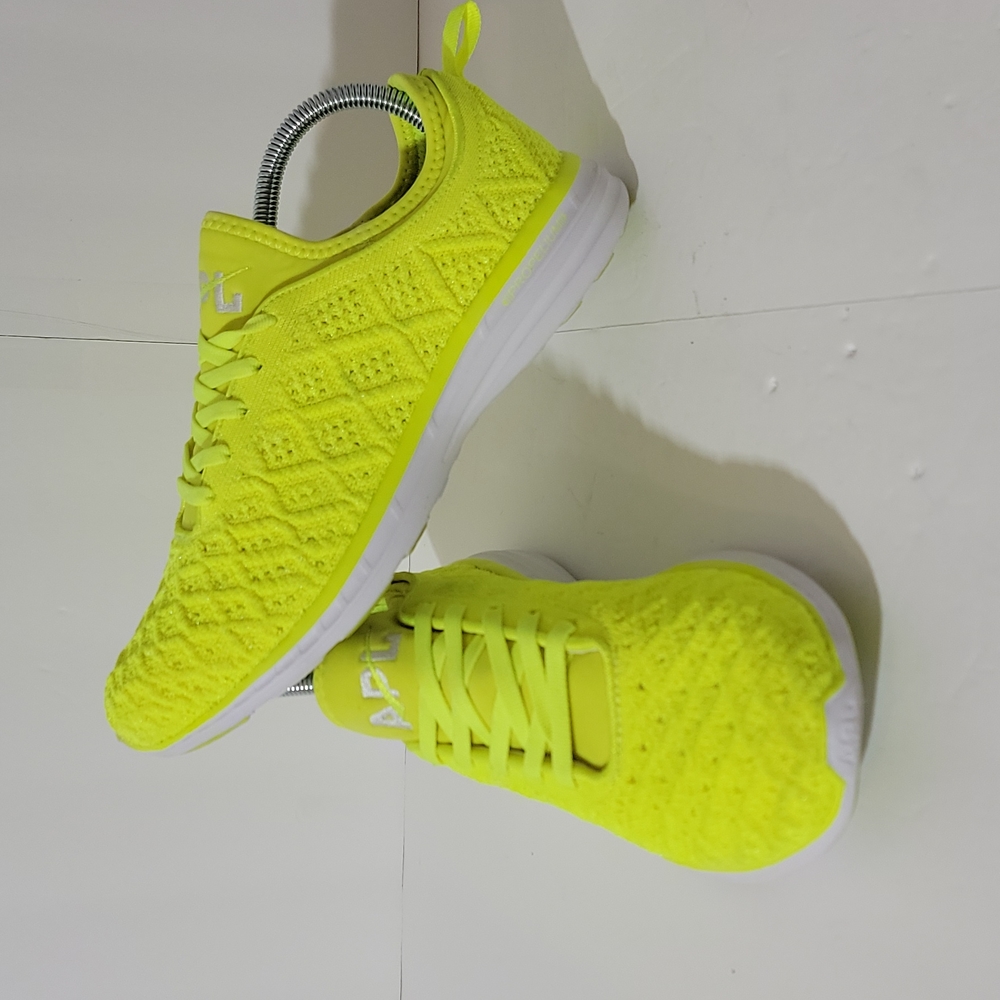 APL**TECHLOOM PHANTOM**Neon/White US 8  $165